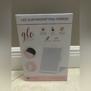 Slim Pad Mirror with Magnifying Mirrors